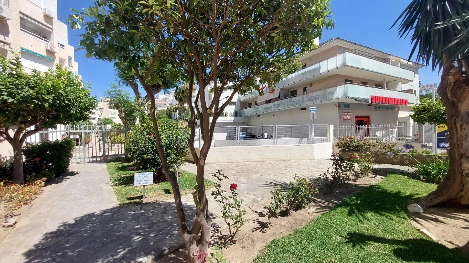 Estudio Con Piscina Y Parking, Playa A 4 Min A Pie, Tren A 2 Min Fuengirola