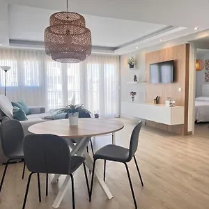 https://apt-apartamento-cafe-mar.hotelsinnerja.org