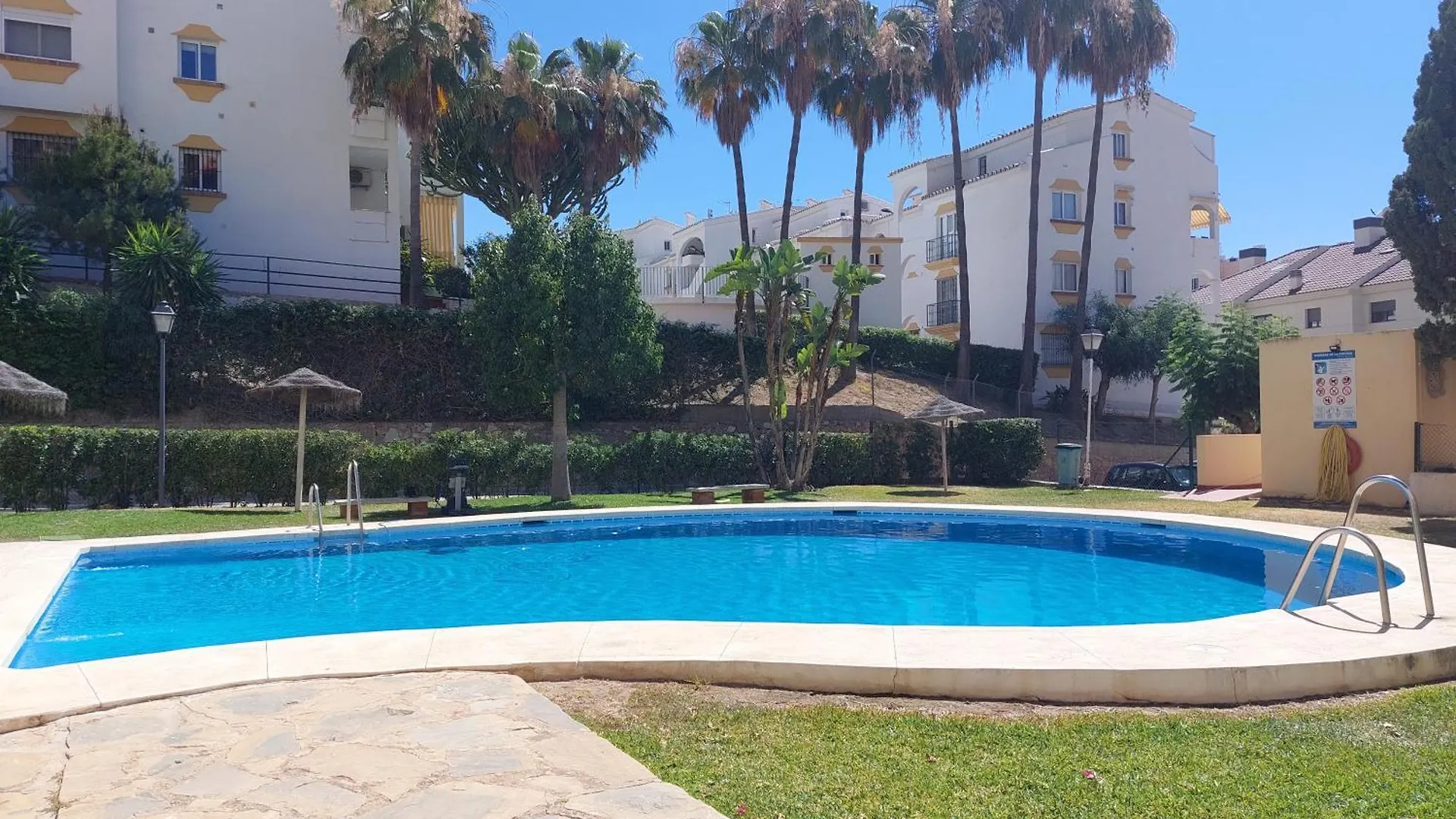 Estudio Con Piscina Y Parking, Playa A 4 Min A Pie, Tren A 2 Min Fuengirola 0*,  Spain