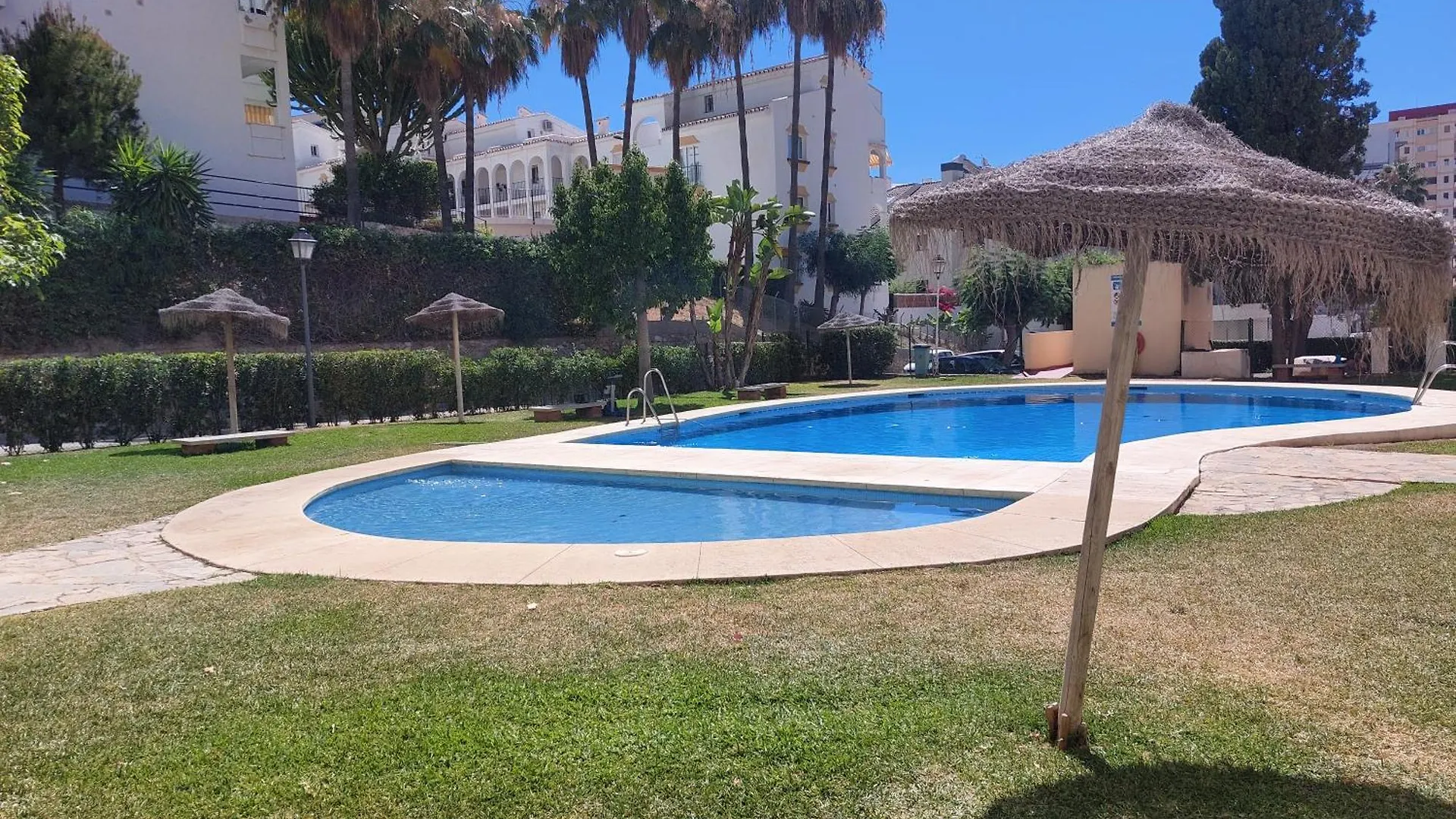 Estudio Con Piscina Y Parking, Playa A 4 Min A Pie, Tren A 2 Min Fuengirola Apartment