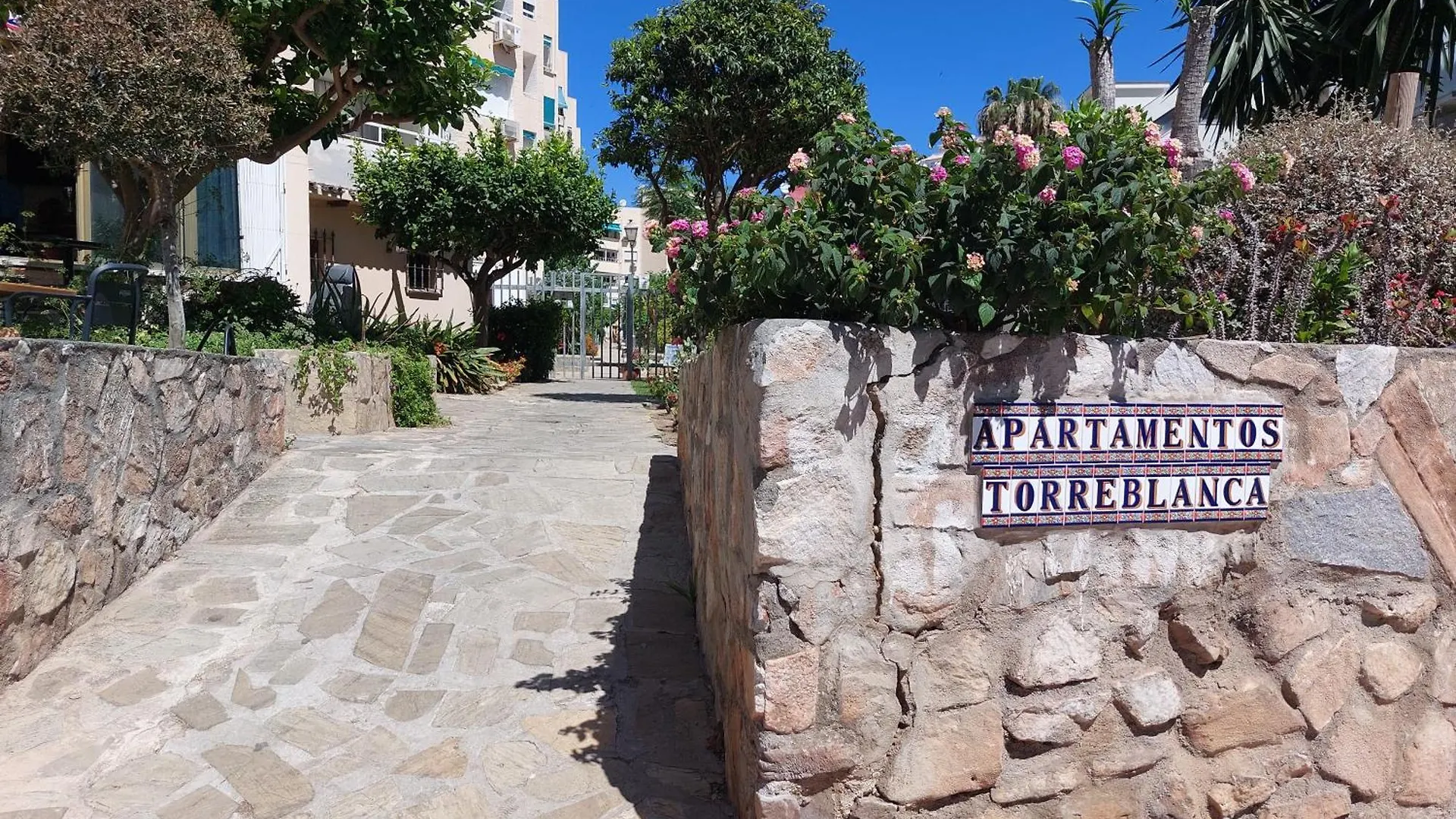 Estudio Con Piscina Y Parking, Playa A 4 Min A Pie, Tren A 2 Min Fuengirola Apartment