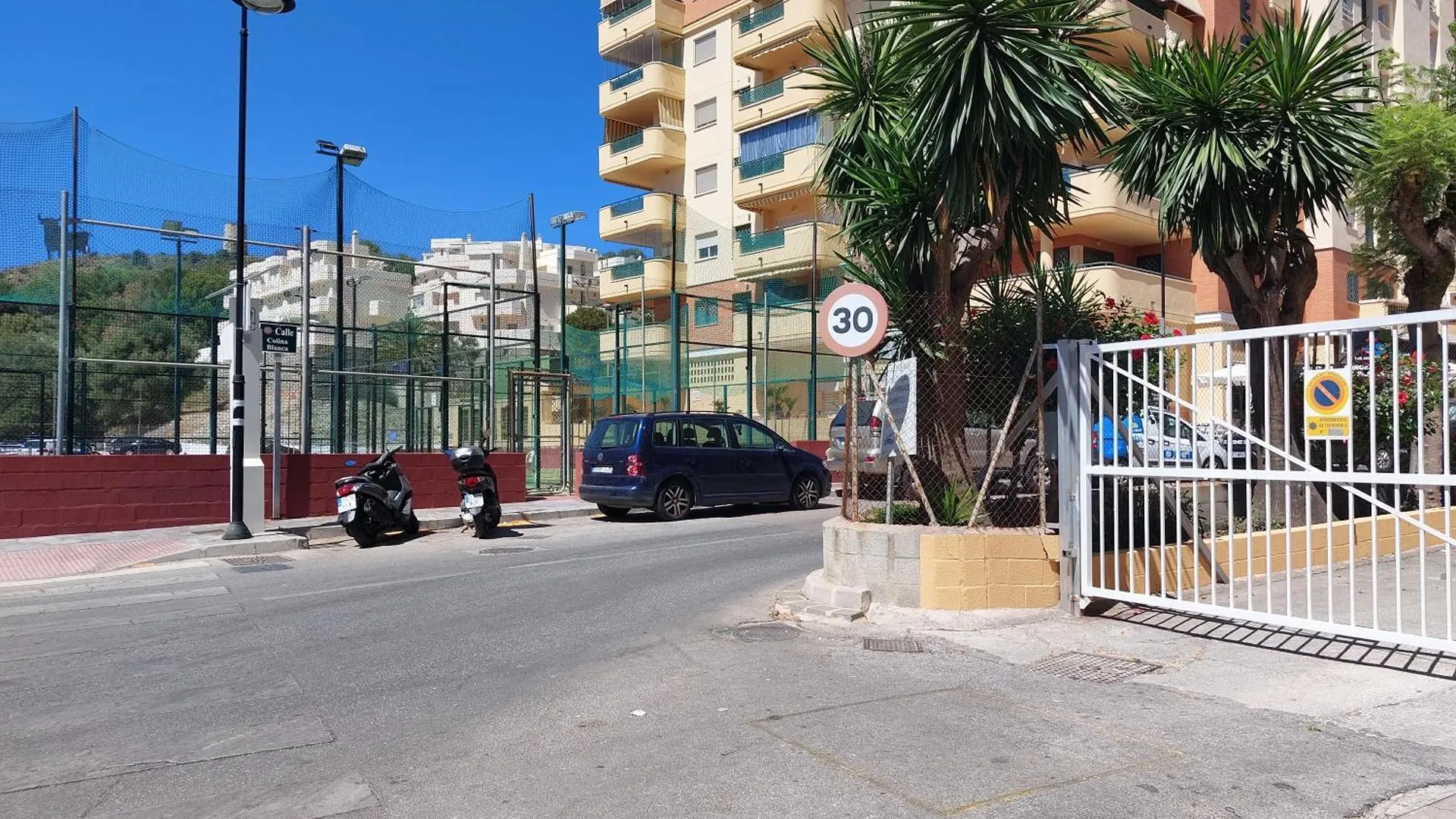 Estudio Con Piscina Y Parking, Playa A 4 Min A Pie, Tren A 2 Min Fuengirola Apartment