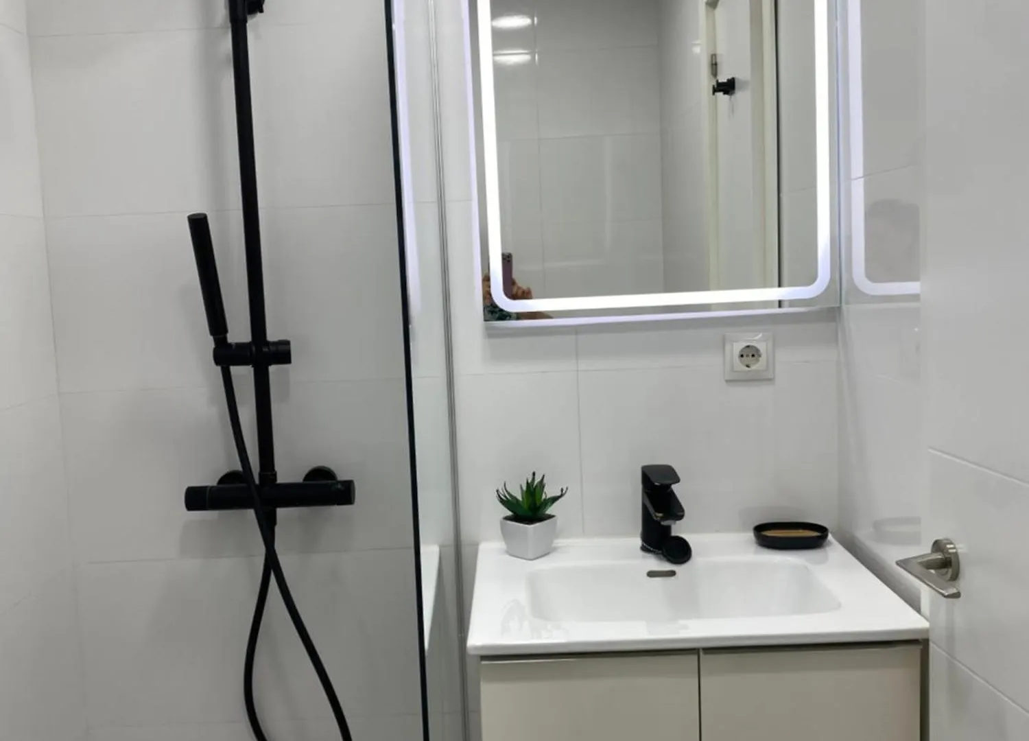 Estudio Con Piscina Y Parking, Playa A 4 Min A Pie, Tren A 2 Min Fuengirola