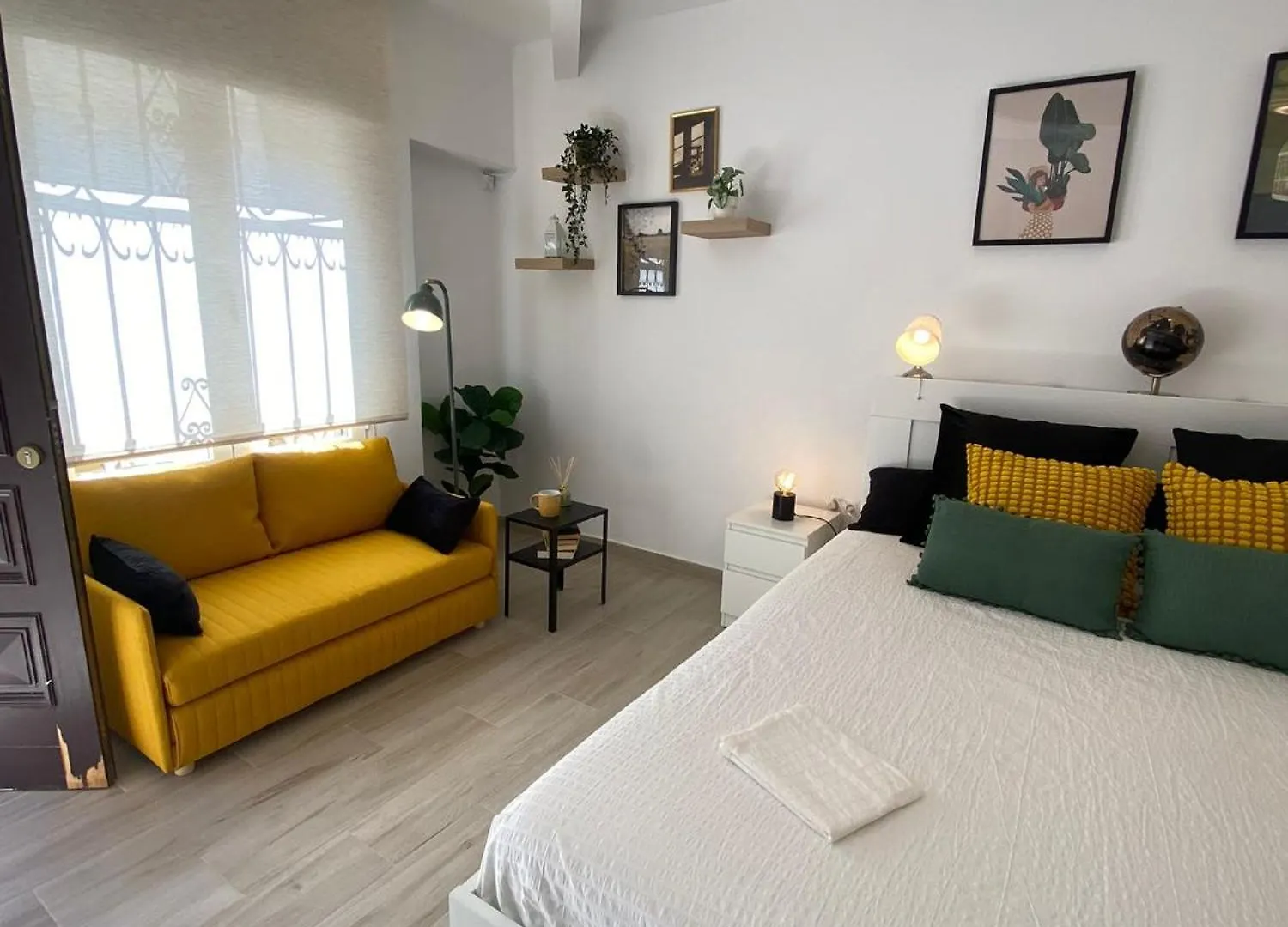 Estudio Con Piscina Y Parking, Playa A 4 Min A Pie, Tren A 2 Min Fuengirola Spain