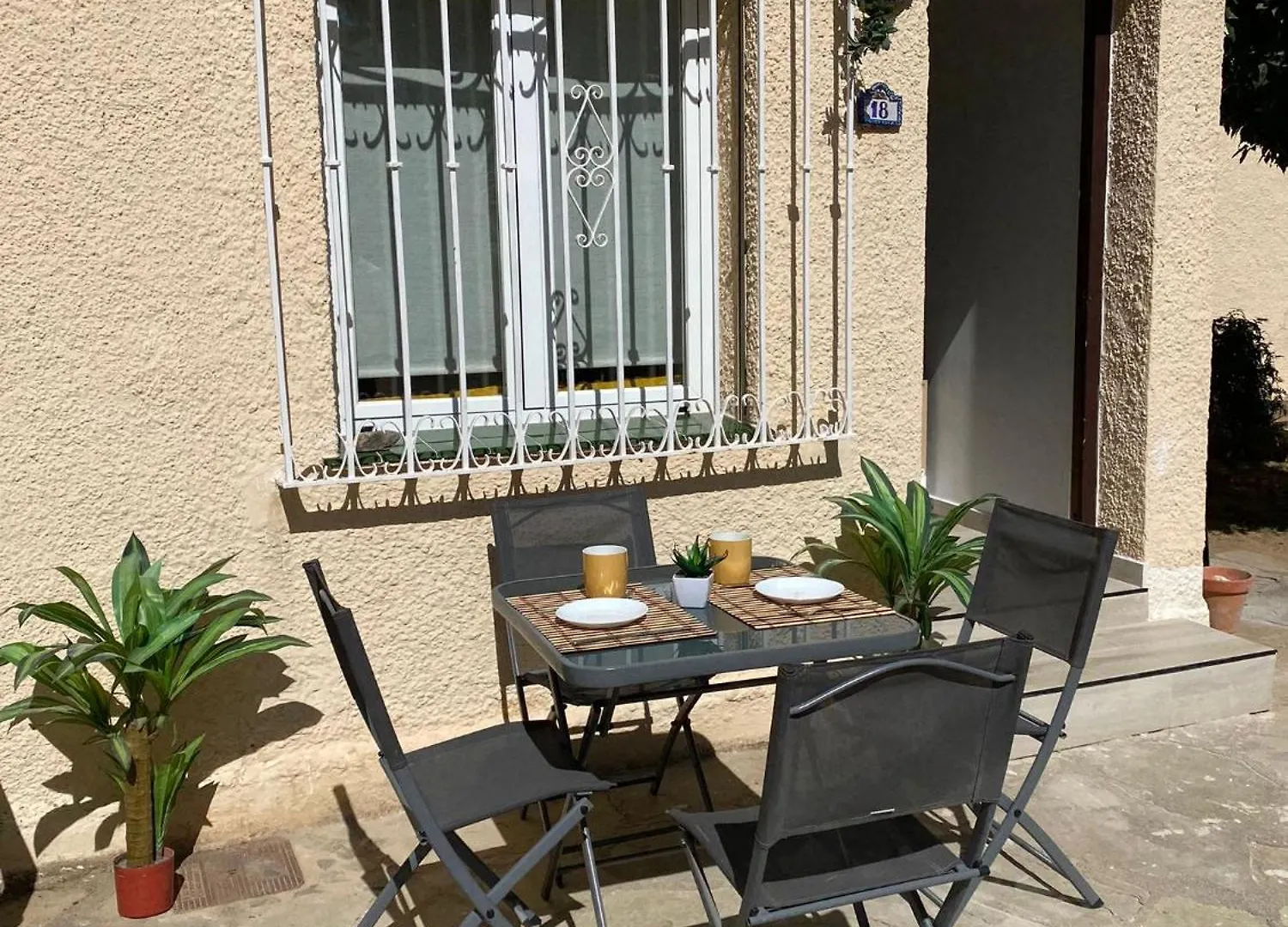 Estudio Con Piscina Y Parking, Playa A 4 Min A Pie, Tren A 2 Min Fuengirola 0*,  Spain